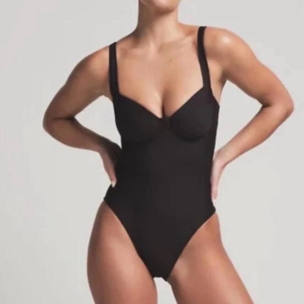 SKIMS *NWT SIGNATURE SWIM UNDERWIRE ONE PIECE | COLOR: ONYX